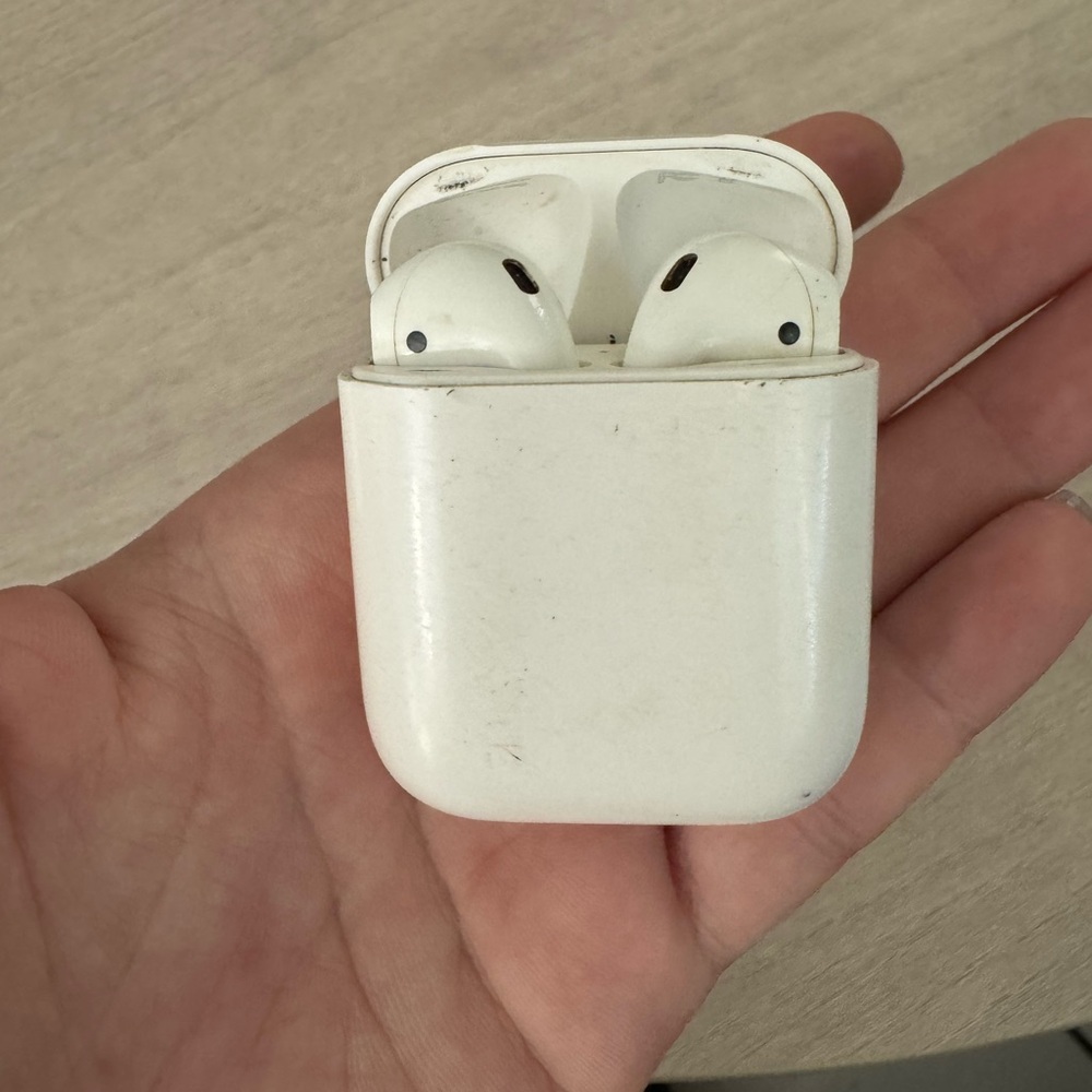 AUTHENTIC apple airpods